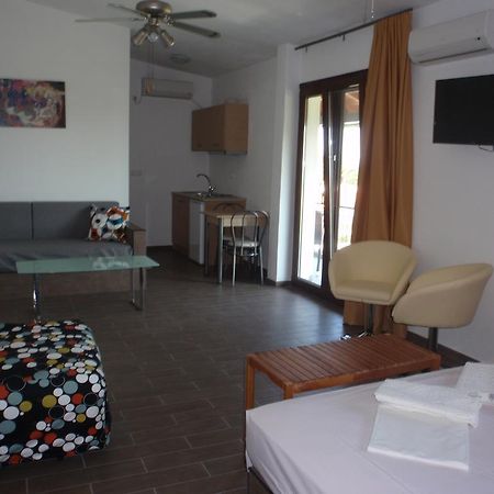 Petrouda'S Apartments Samothraki Exterior photo