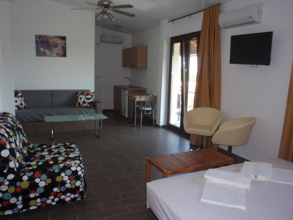 Petrouda'S Apartments Samothraki Exterior photo